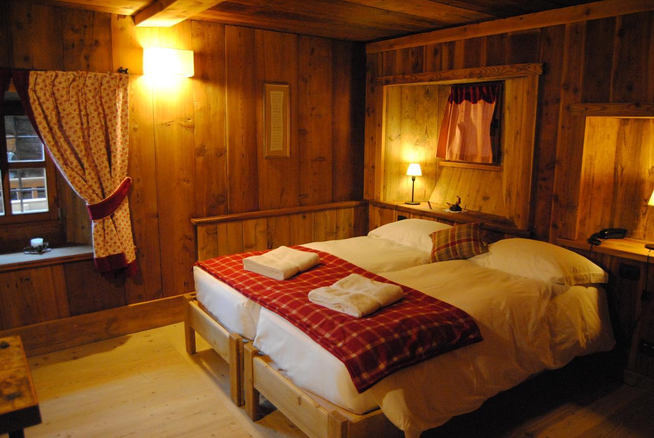 Hotel Frantze, Le Rascard 1721 Champoluc Esterno foto