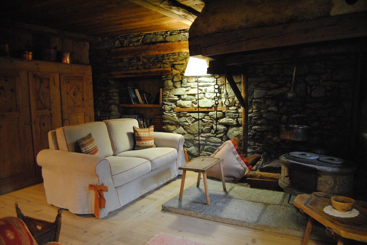 Hotel Frantze, Le Rascard 1721 Champoluc Esterno foto