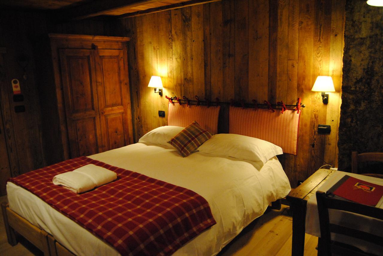 Hotel Frantze, Le Rascard 1721 Champoluc Esterno foto