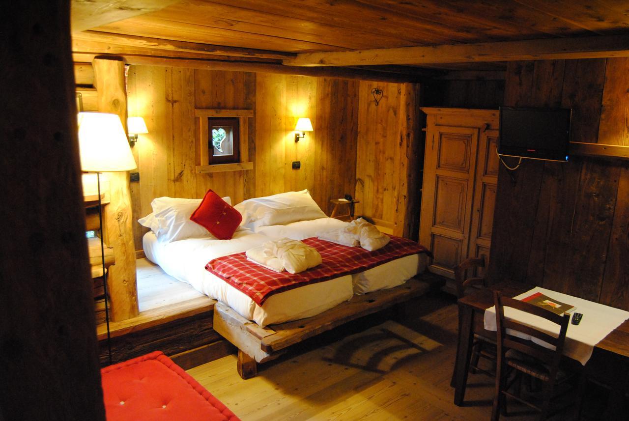 Hotel Frantze, Le Rascard 1721 Champoluc Esterno foto