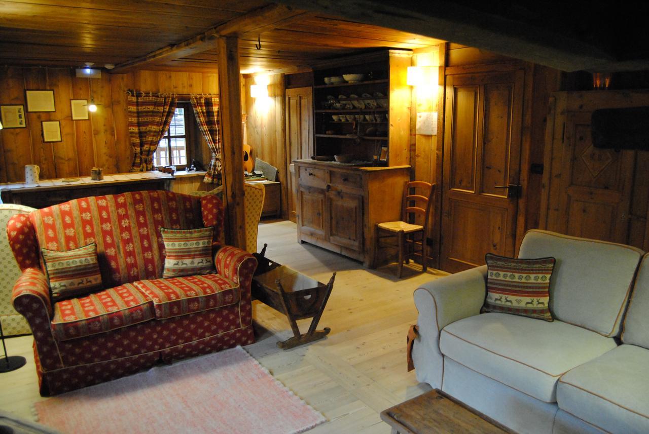 Hotel Frantze, Le Rascard 1721 Champoluc Esterno foto